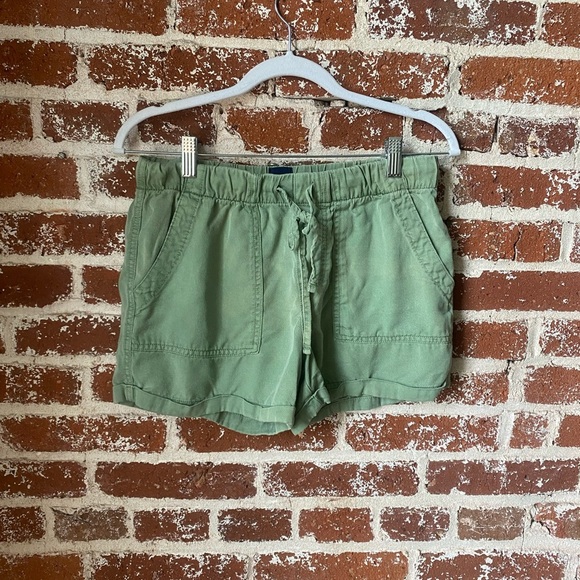 GAP green casual drawstring shorts - Picture 2 of 6